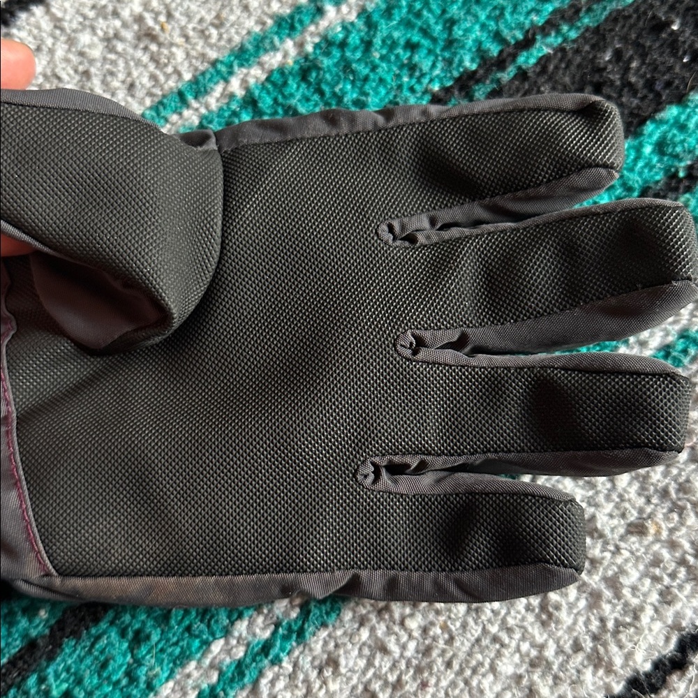The North Face Girls Hyvent Snow Ski Gloves in Black & Gray - Picture 9 of 12